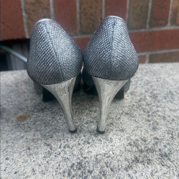 Nine West Dannee Silver Glitter Platform Pumps Heels - Picture 4 of 6